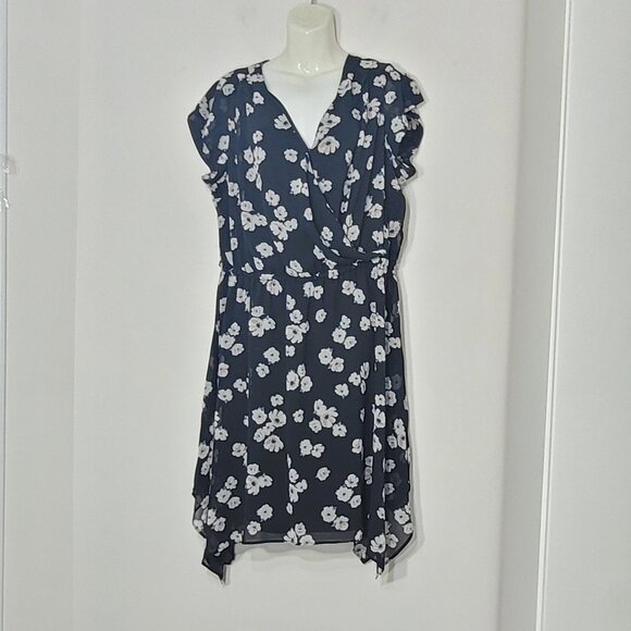 Reitmans Women's Black & White Floral Cap Sleeve V-Neck Wrap Midi Dress - Picture 1 of 12
